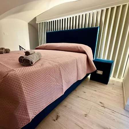 Holiday home Ficurinia S House